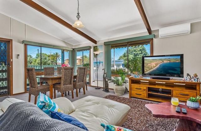 Footprints in the Sand, Silver Sands Beach House in Adelaide