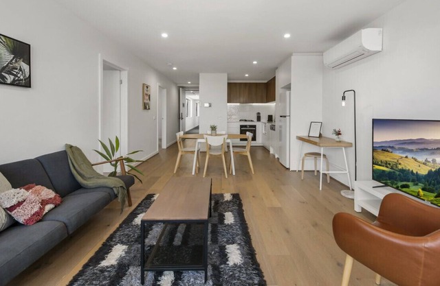 Spacious Private Apartment with City Views in Moonee Ponds