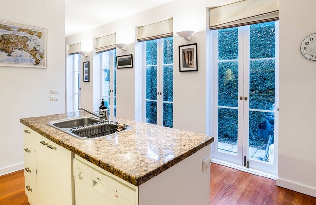 Sun-Soaked Sanctuary in the heart of Richmond in Richmond