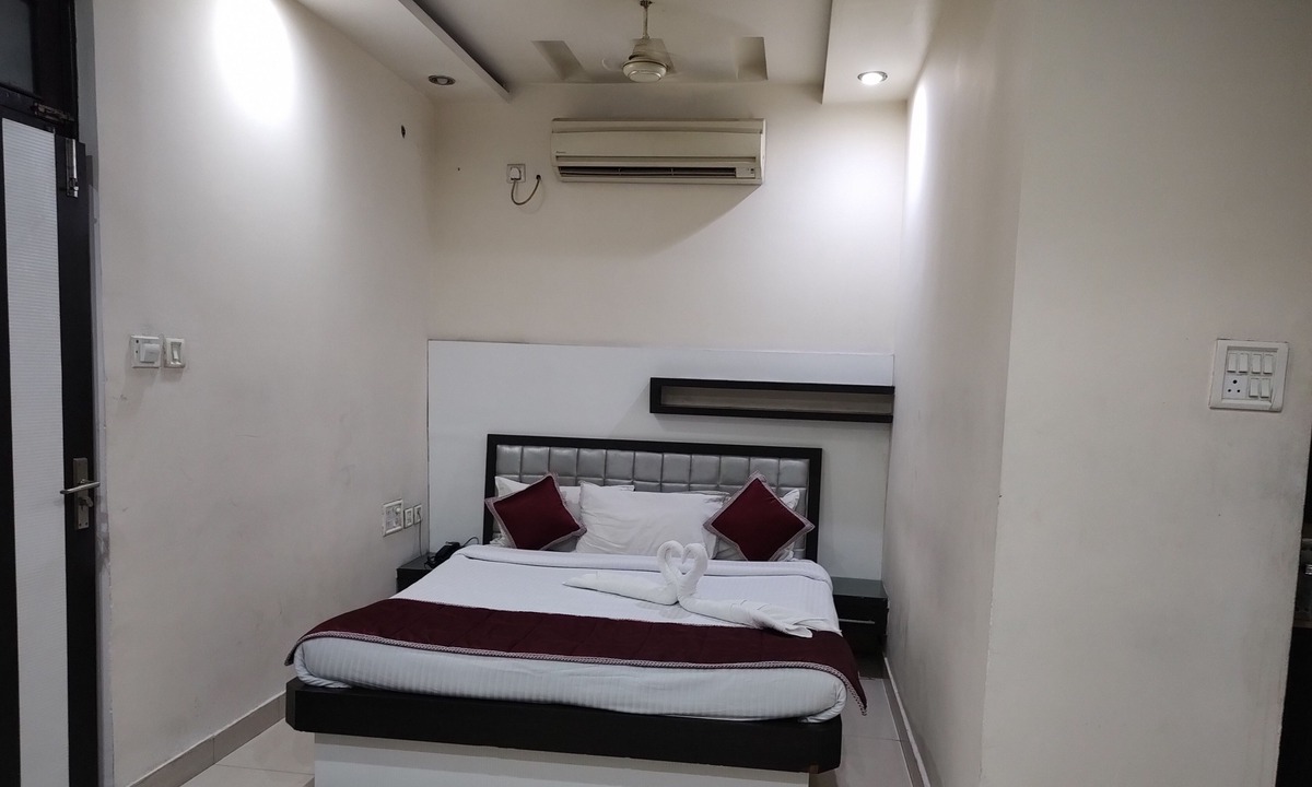 Jhansi Hotel | Hotel Samrat