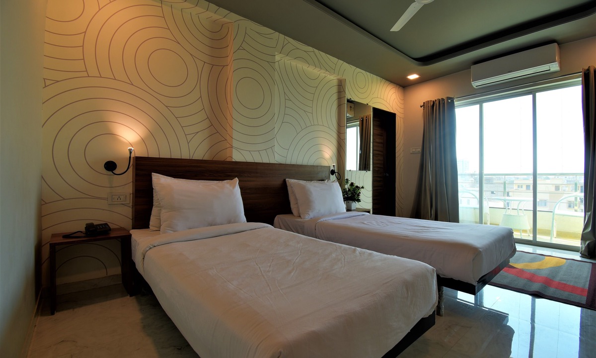 Nagpur Hotel | Manomay