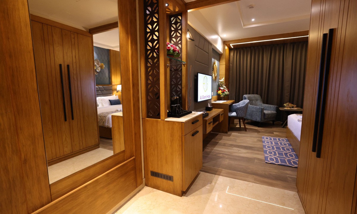 Hampankatta Hotel | AJ Grand Hotel