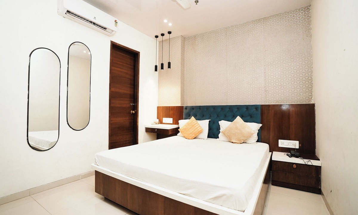 Goregaon East Hotel | Hotel Elegance