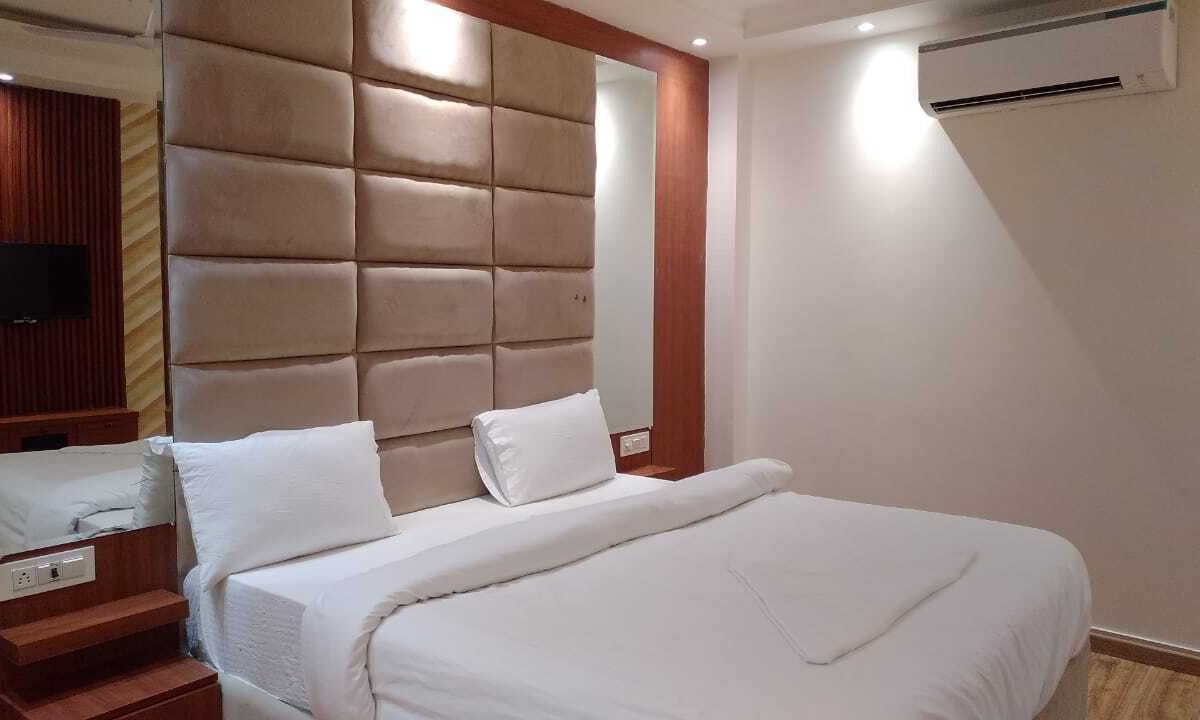 Chhatarpur Hotel | Hotel RIVERB