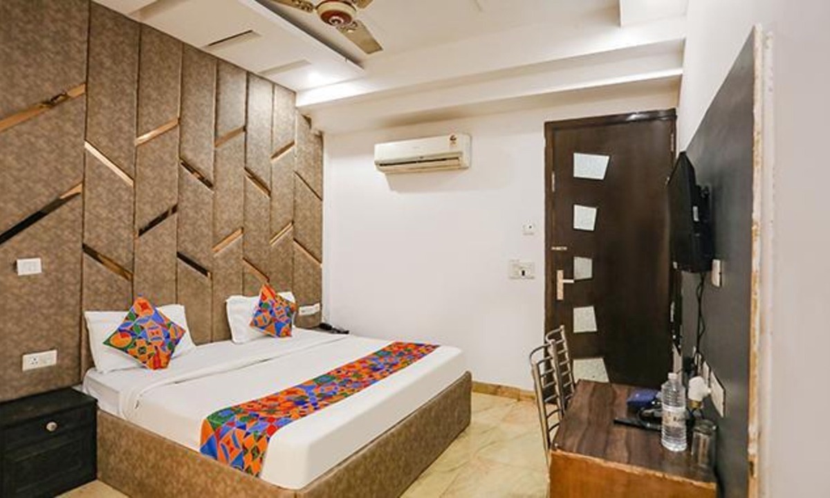 Pitampura Hotel | FabHotel Royal Mirage I