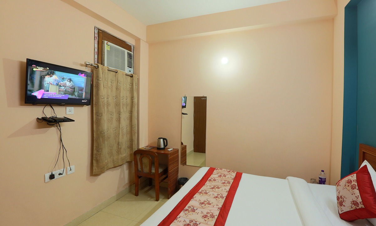 Sector 62 Hotel | Hotel Glinzer Palace By Aura