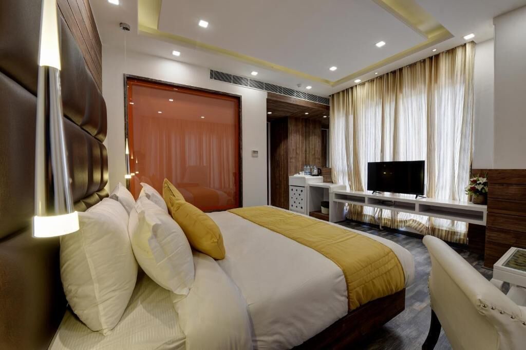 Noida Hotel | Golden Tree