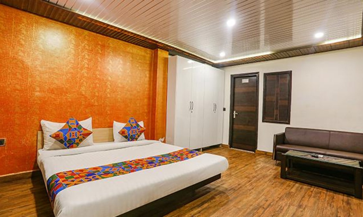 Pitampura Hotel | Fabexpress V4 Residency