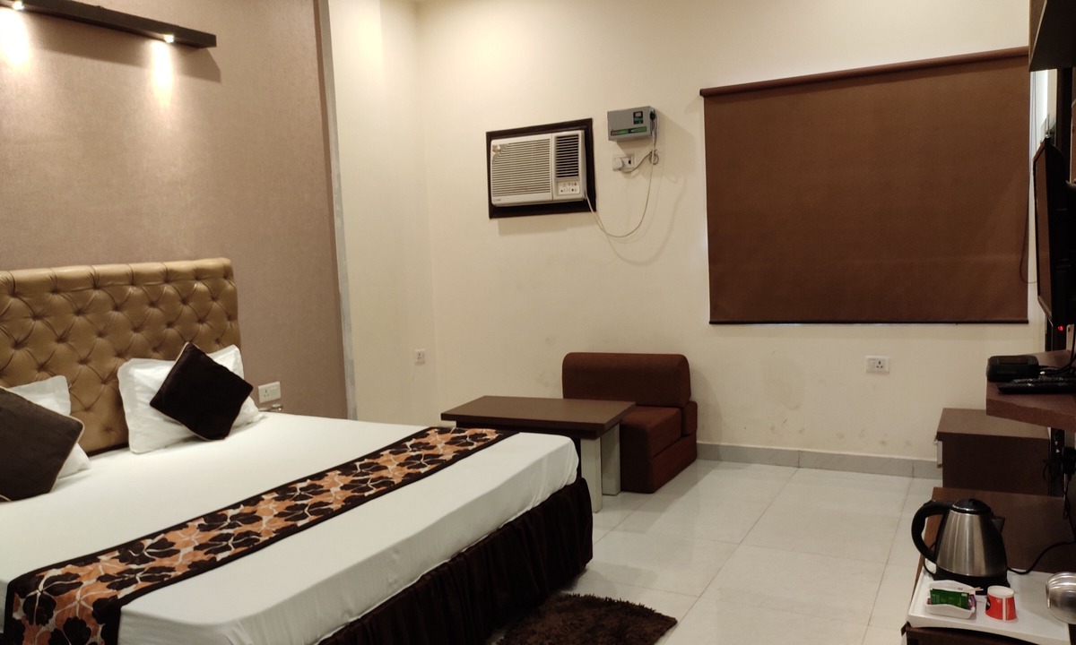 Lucknow Hotel | Hotel Maple Delite