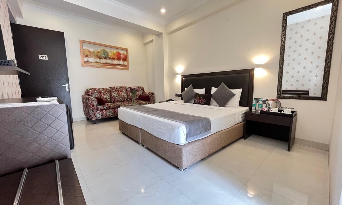 Sector D Hotel | Anand Bhawan