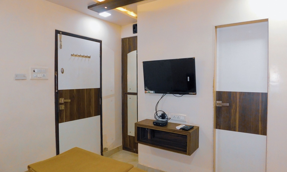 Malad West Hotel | Hotel Nest In, Malad