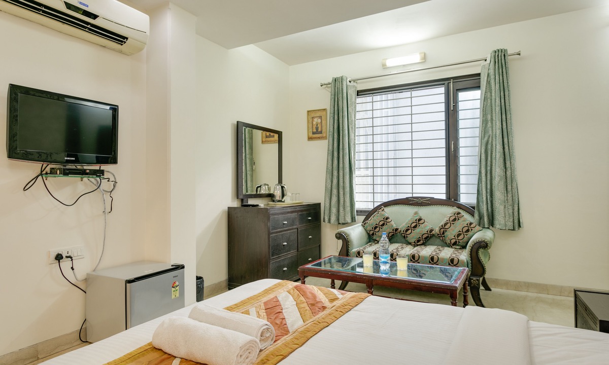 East of Kailash Hotel | The Hermitage by Cosy Hotels