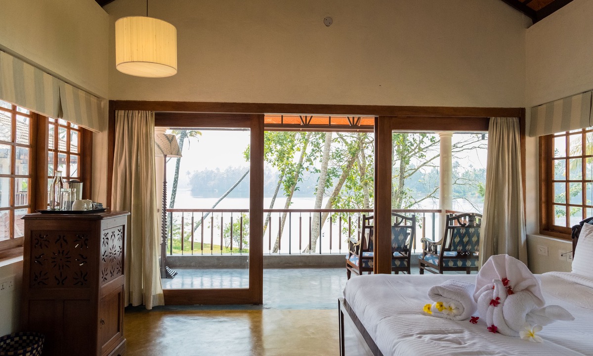 Puthenvelikara Hotel | Cranganor History Cafe Riverside Chateau