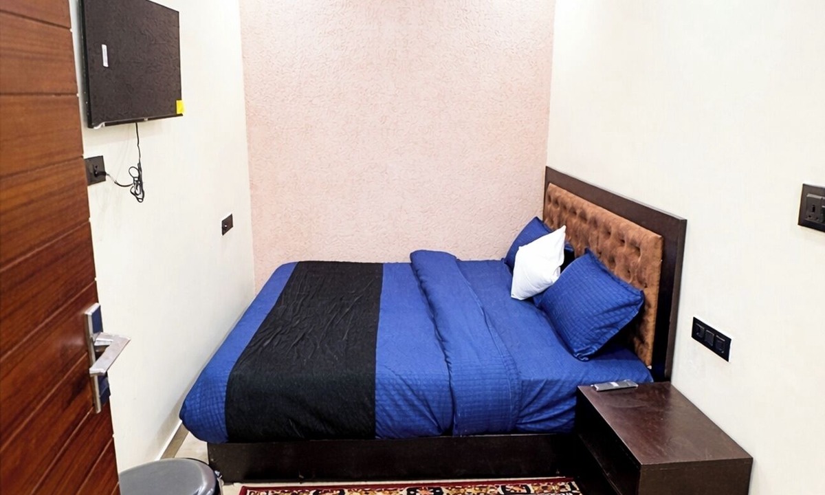 Smanora Range Hotel | Hotel UK Home Stay Mountain View