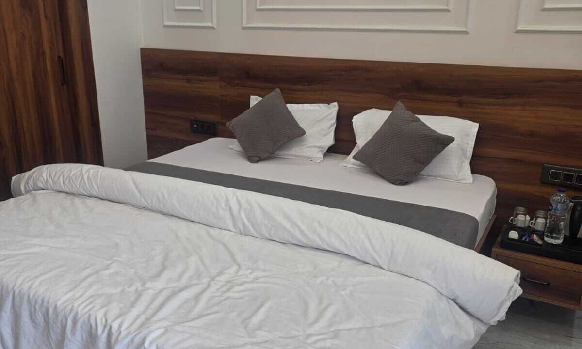 Faizabad Hotel | HOTEL R R TRIPATHI