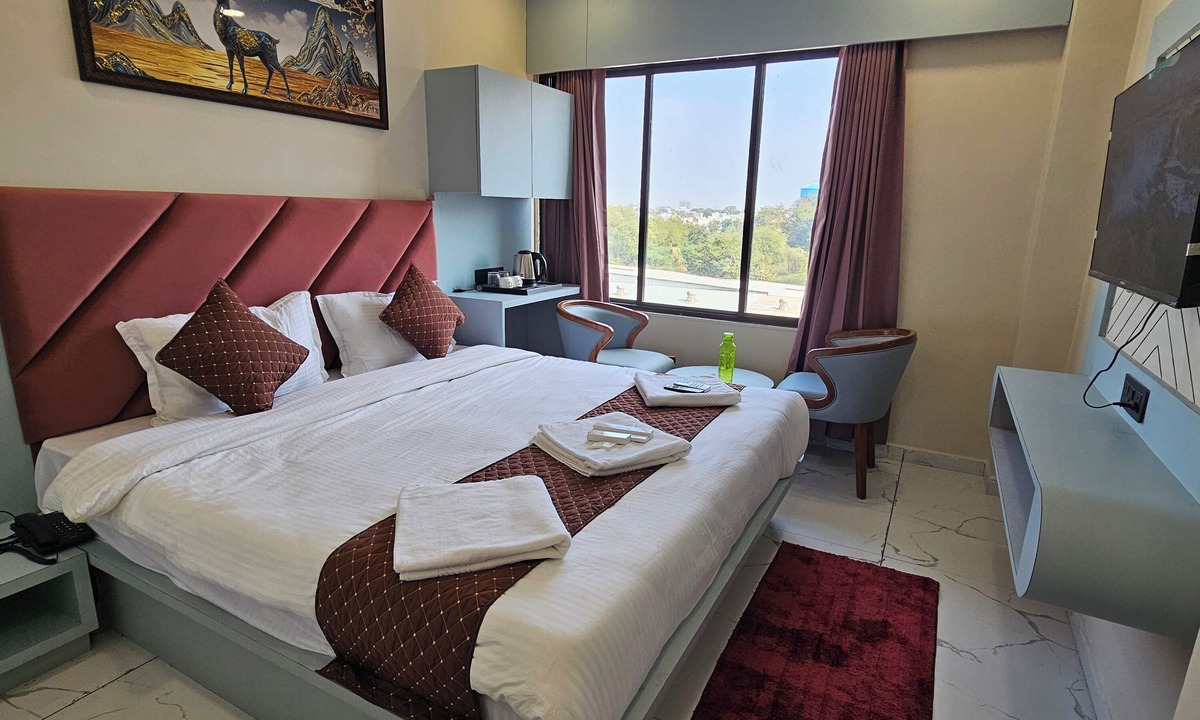 Sanand Hotel | Hotel Velvet Vista
