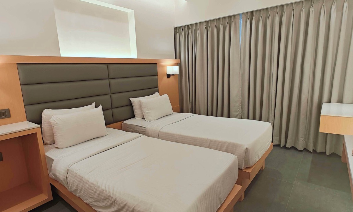 Kopar Khairane Hotel | CIESTA SERENE