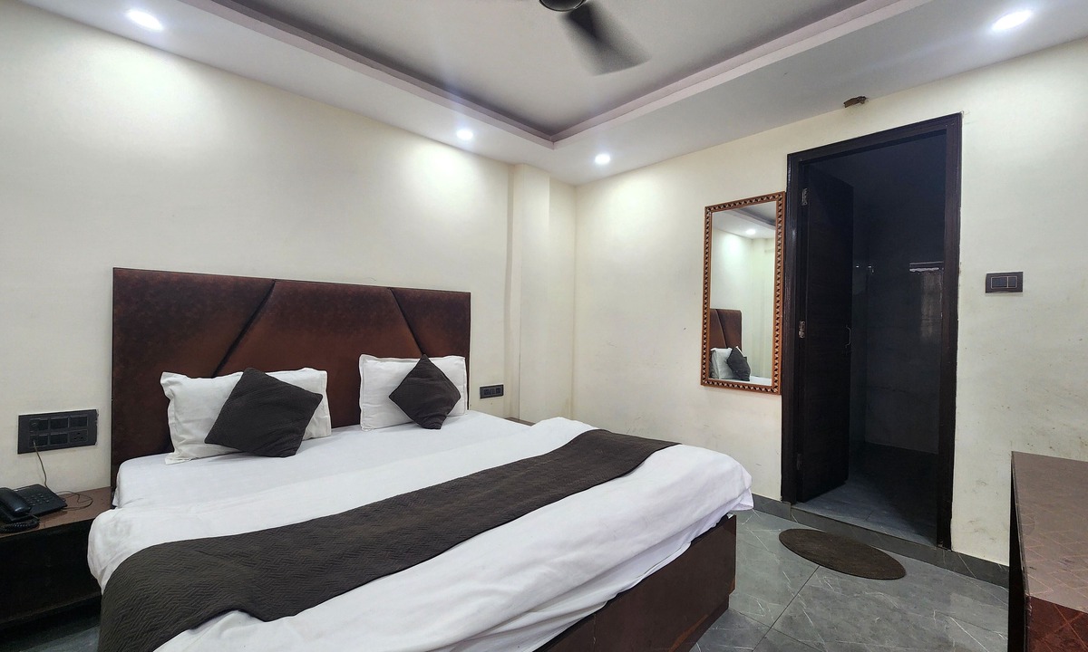 Paharganj Hotel | Hotel Satyam Near Ramakrishna Ashram