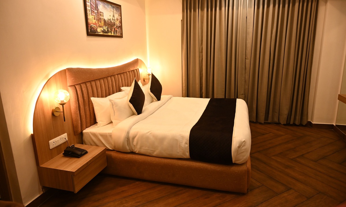 Faizabad Hotel | The Regal Crown By Ritya Hotels