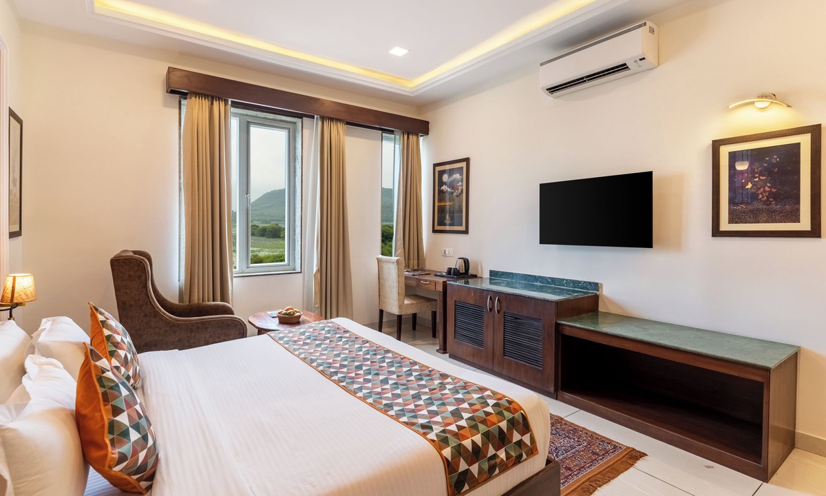 Shavri Colony Hotel | The Colonial Hotel Lake View Rooms