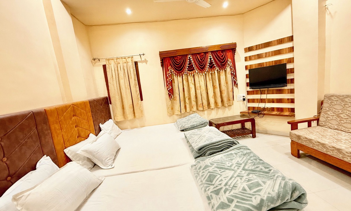 Ujjain Hotel | Hotel P Landmark Palace-near Main Places