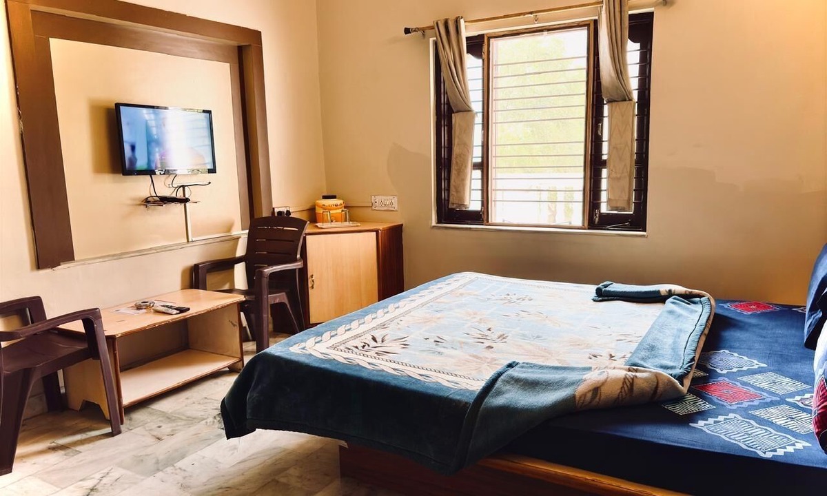 Abu Road Hotel | Hotel Shiv Shakti