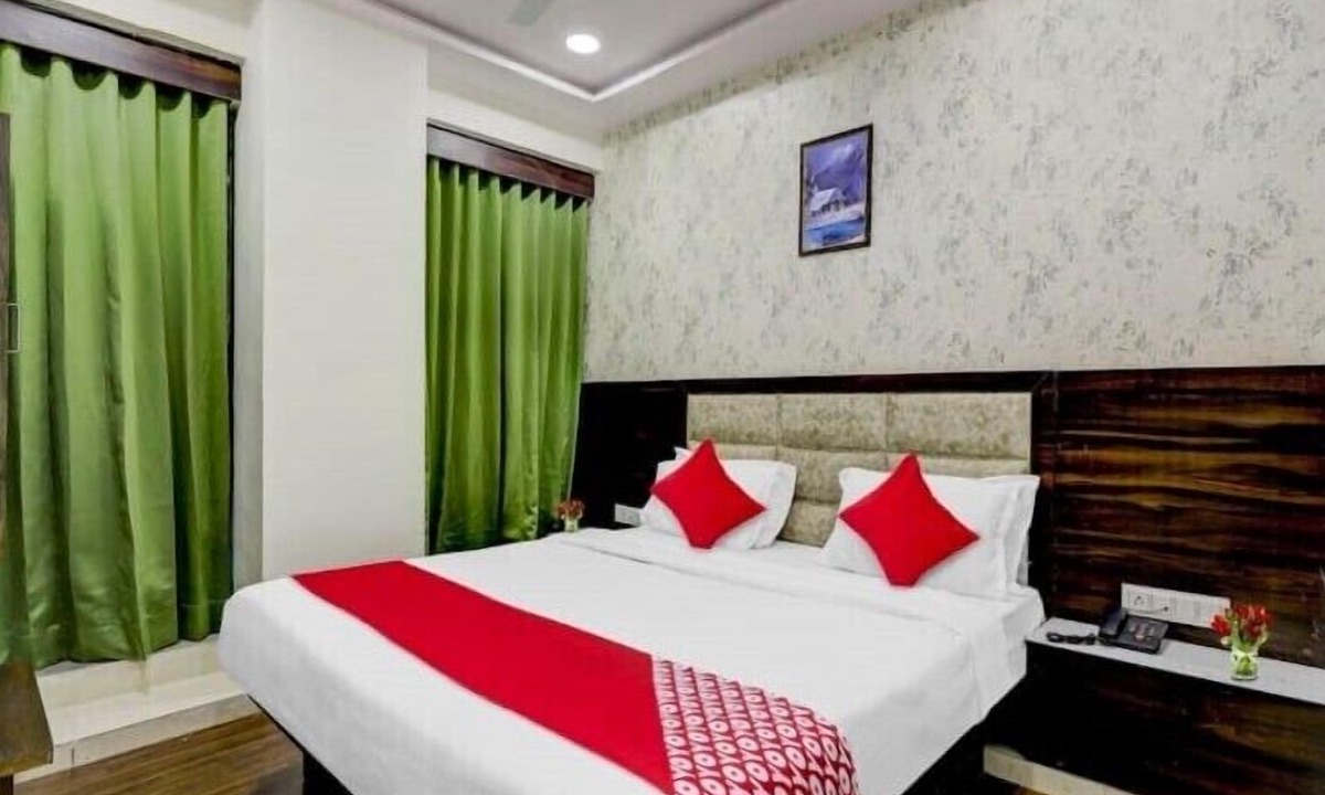 Navrangpura Hotel | HOTEL SAROVAR INN C G ROAD