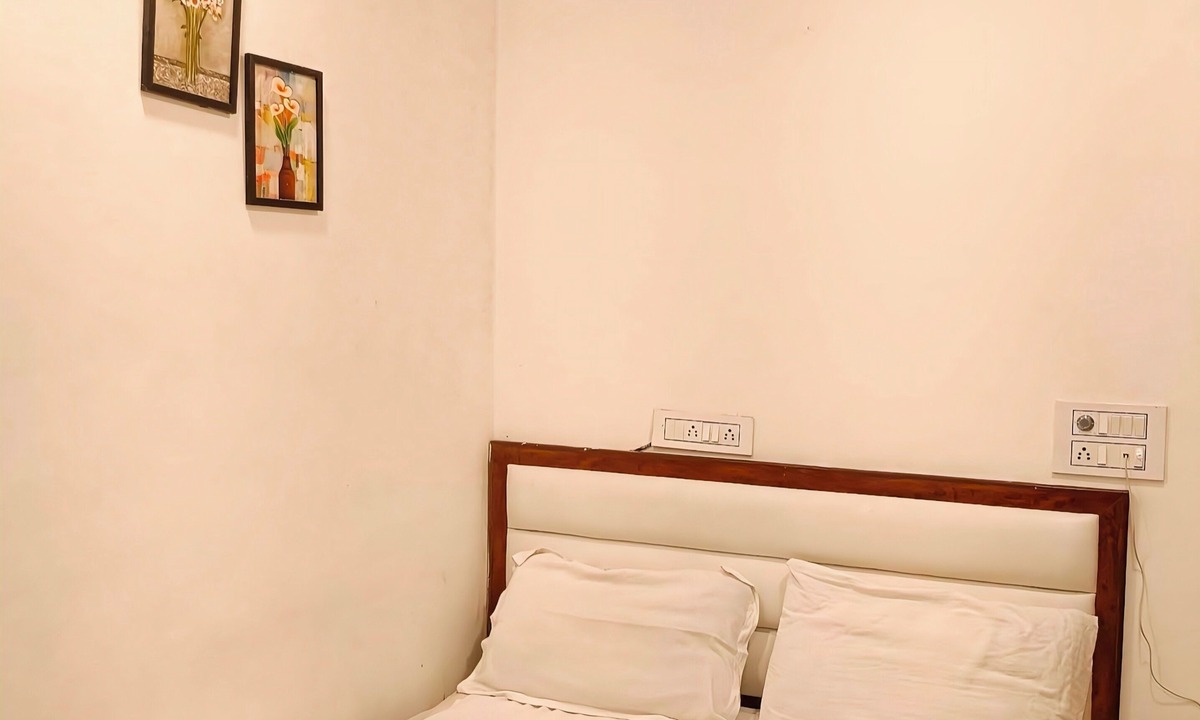 Gautam Nagar Hotel | Grand Plaza Inn