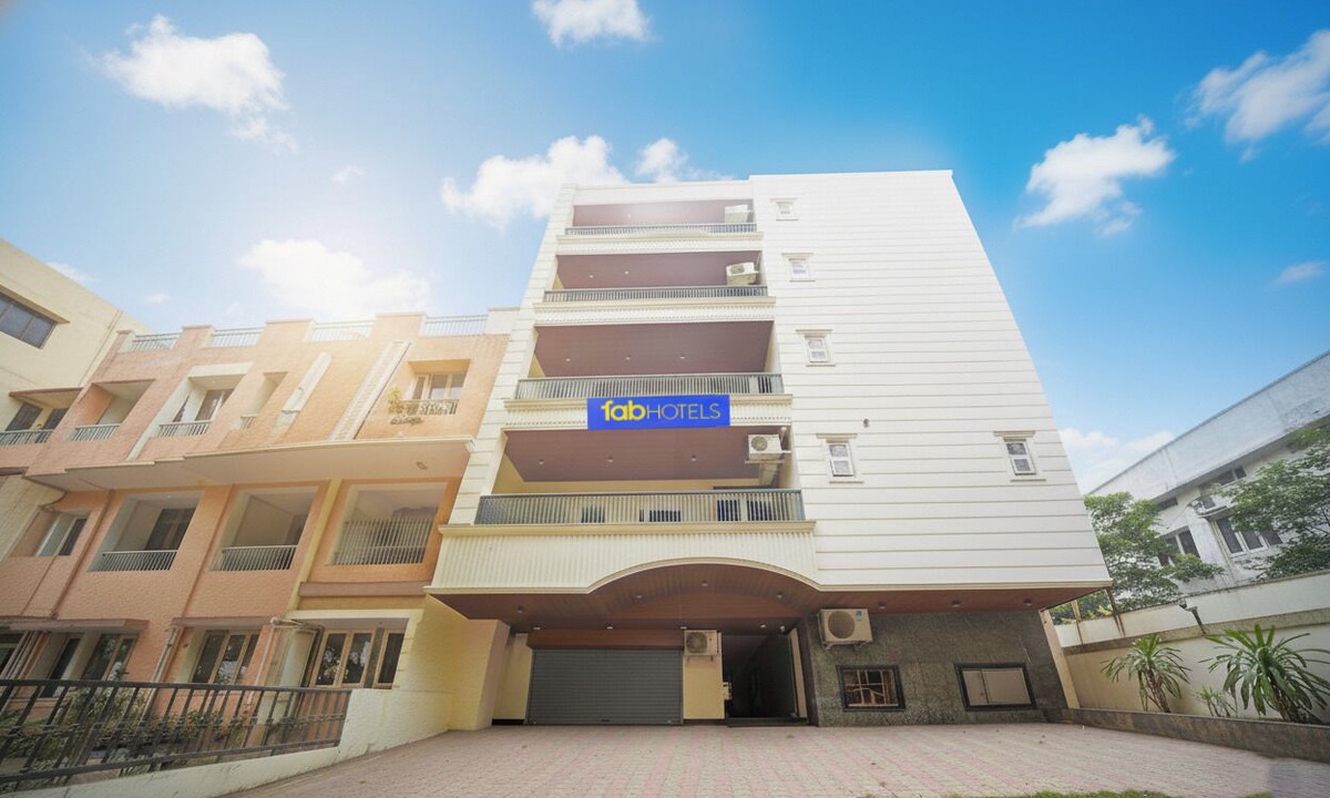 East of Kailash Hotel | Fabhotel The Hide Away
