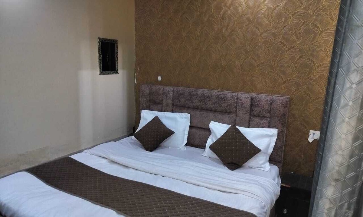 New Delhi Hotel | Hotel Green Snapper