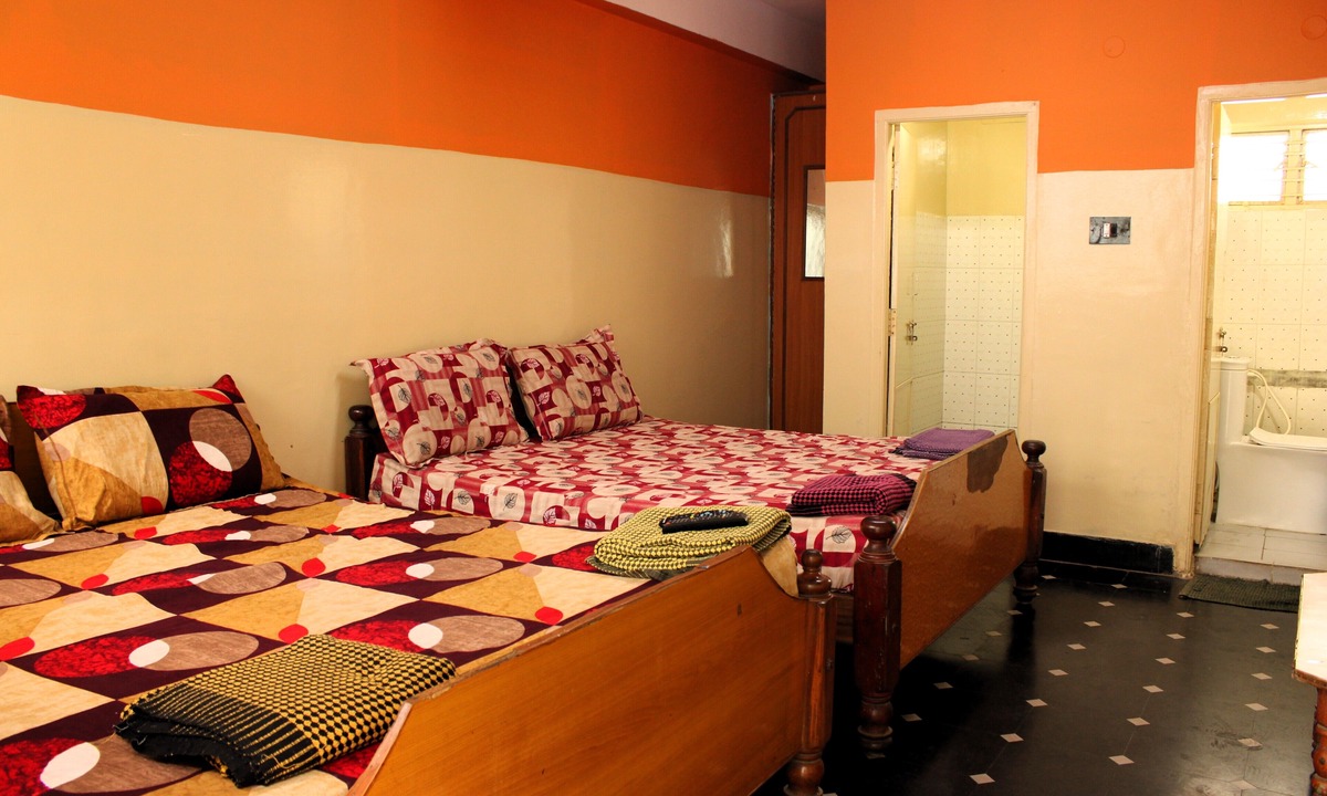 Chikkaballapur Hotel | I-ROOMZ Surya Deluxe Lodge