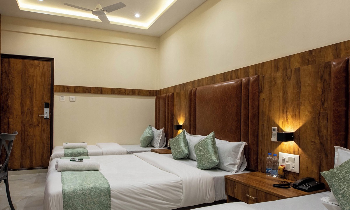 Girgaon Hotel | Hotel Heraa International Mumbai
