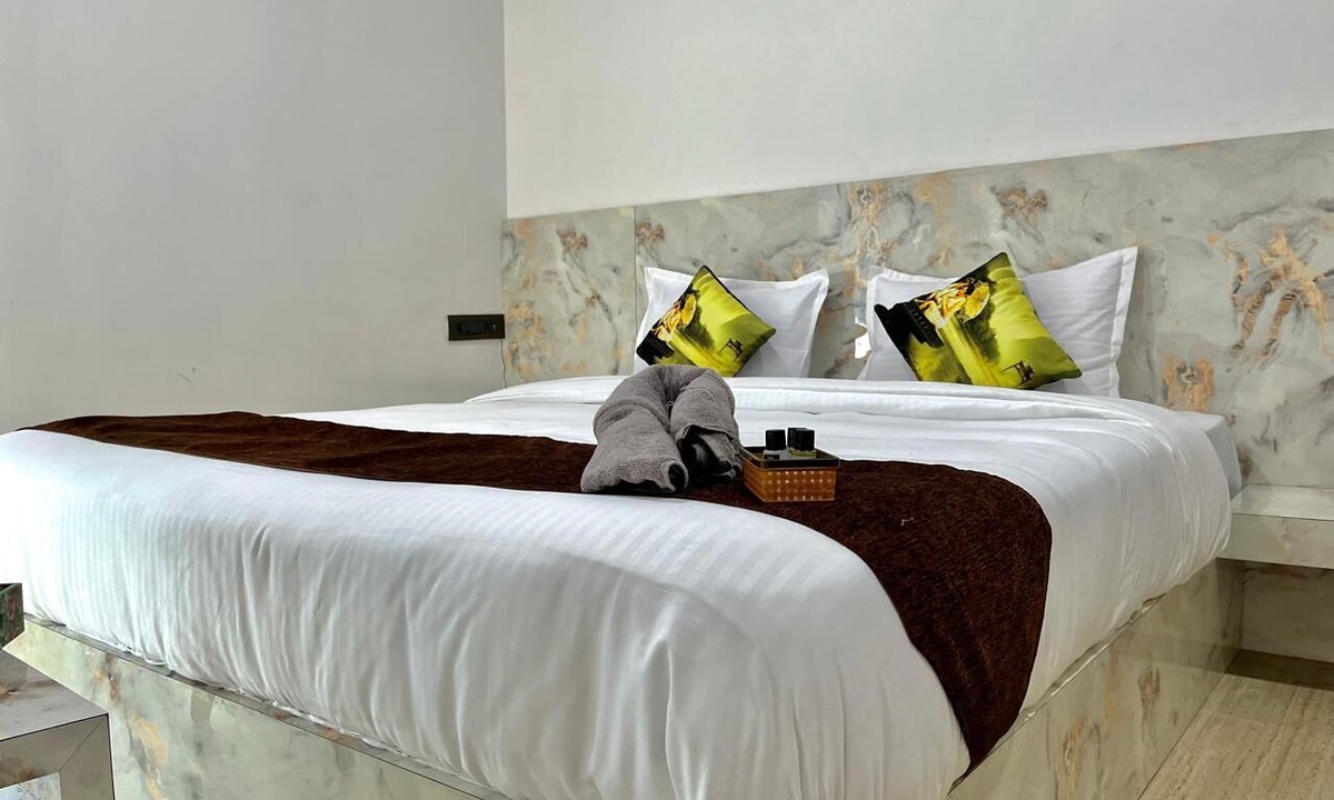 Abu Road Hotel | Hotel SSR Palace Mount Abu