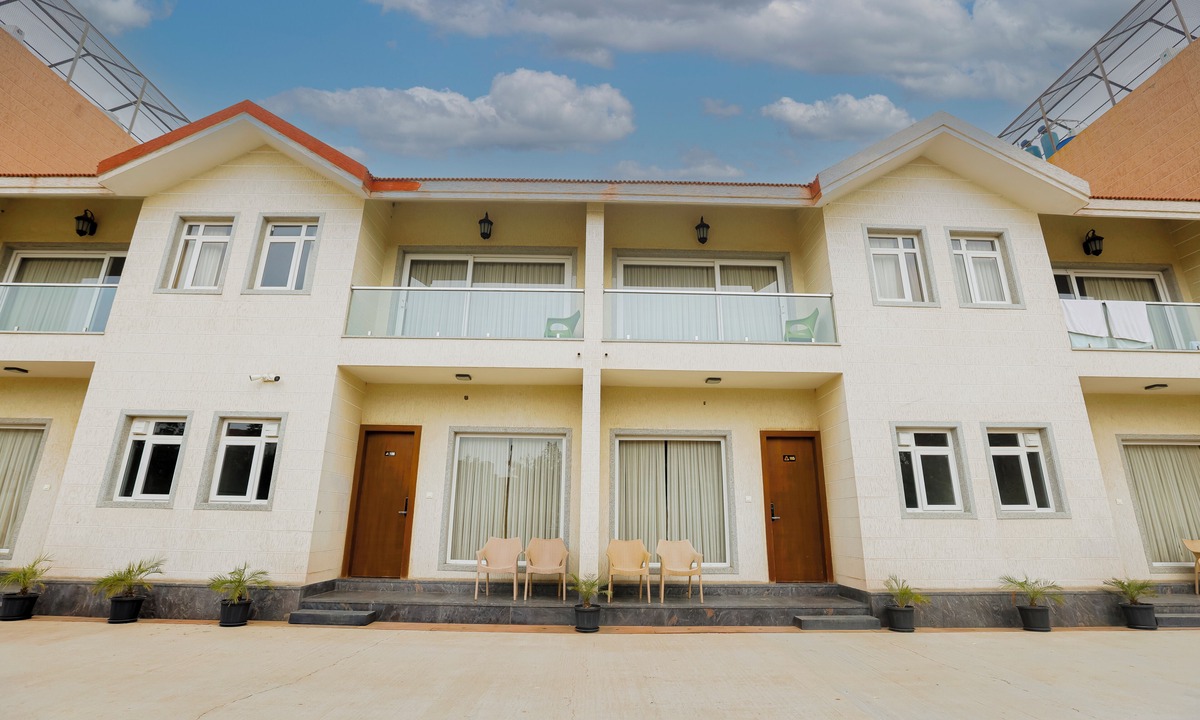 Mathura Hotel | Hotel Mukut Mani Govardhan