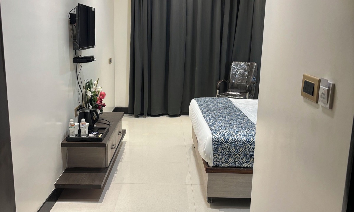 Faizabad Hotel | Hotel Gurudev Kunj