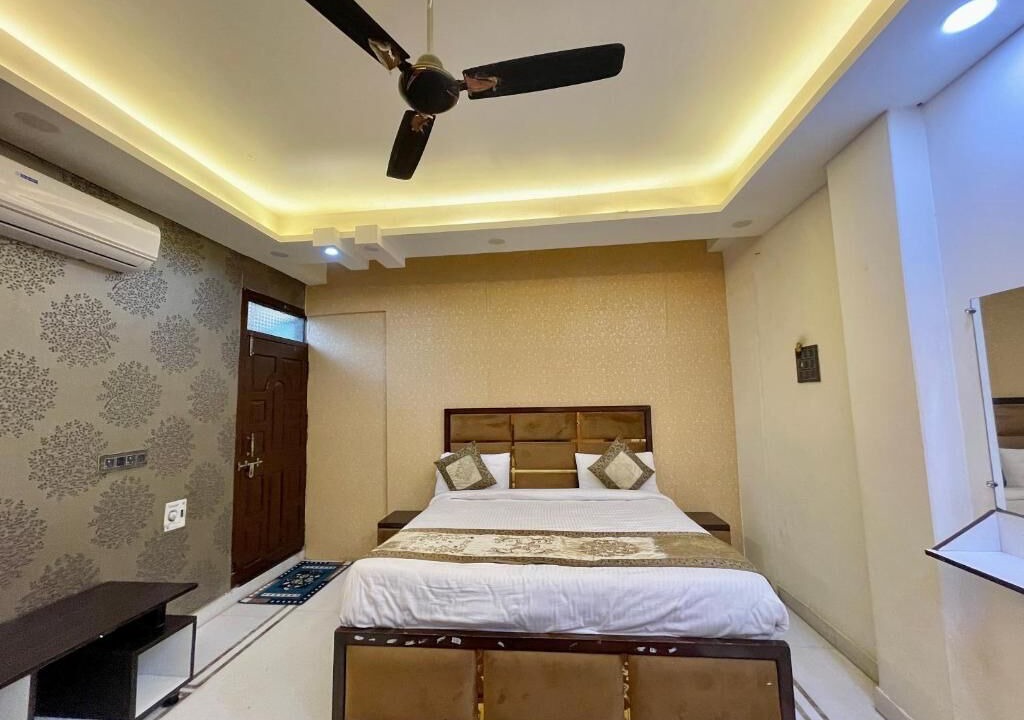 Varanasi Hotel | Hotel Shivee - Varanasi