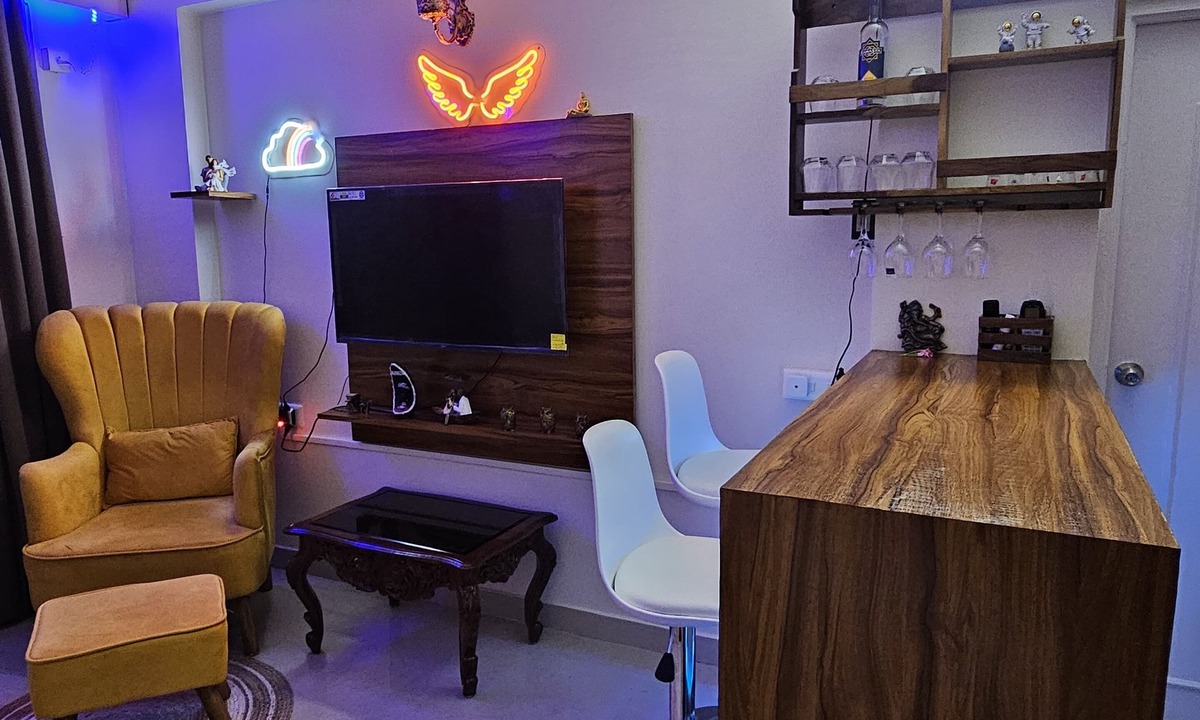 Fatona Hotel | Casa De Abhishek - Breezy 2 BHK