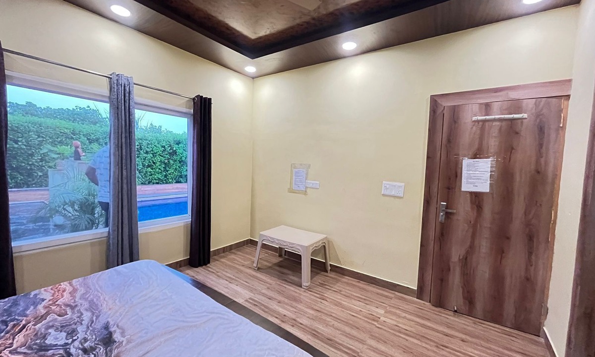 Noida Resort | GoBravo 37 - 2Bhk Farm with Pool & Garden Sec150 Noida