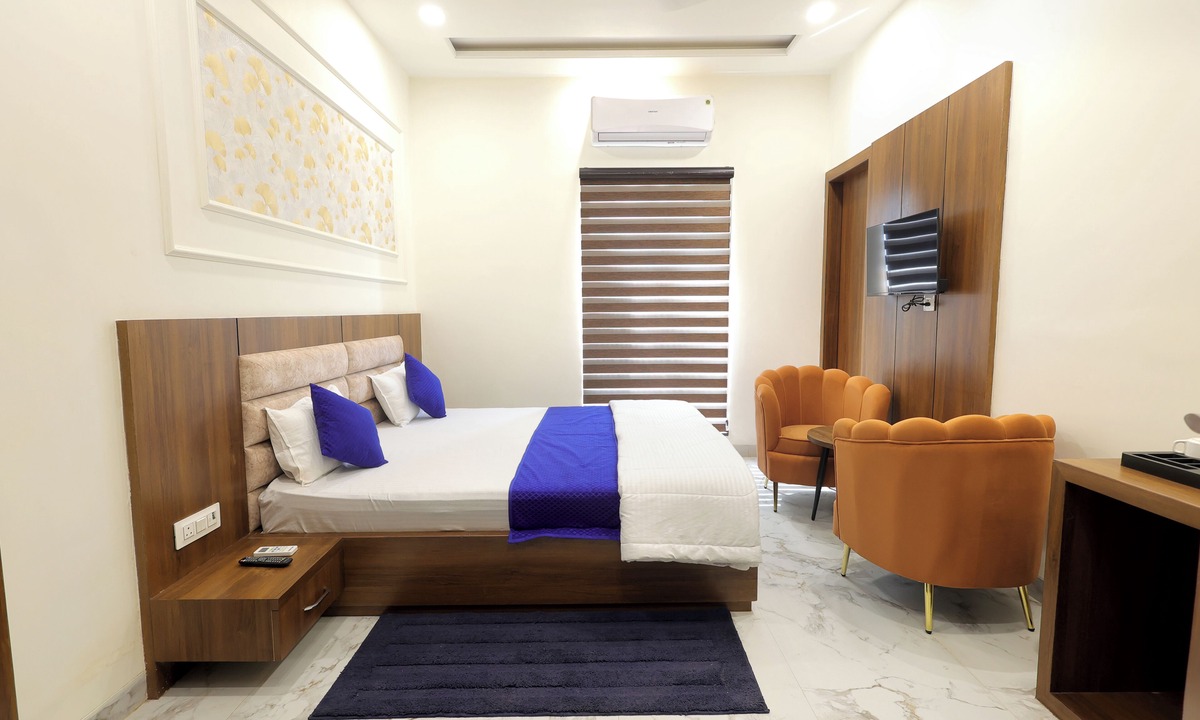 Mathura Hotel | Hotel Shrinath Palace