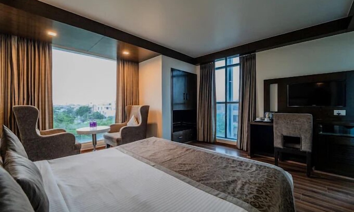Shyam Nagar Hotel | Hotel Aditya Park Regent