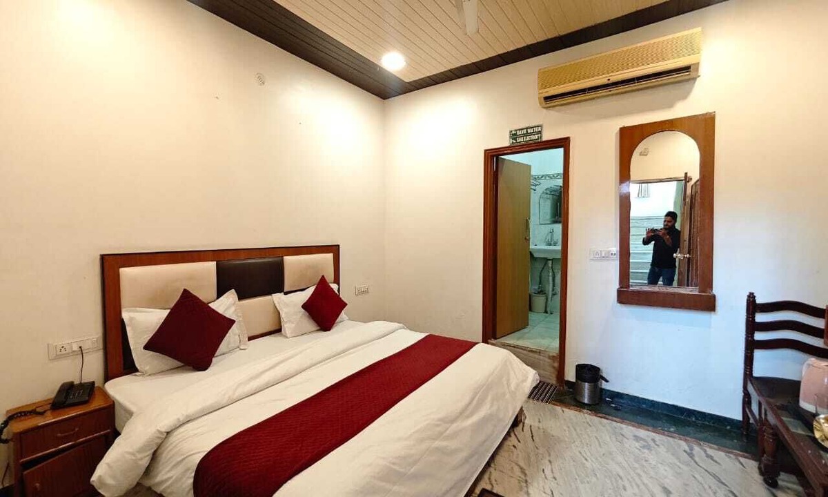 Sindhi Camp Hotel | Hotel Paradise Continental