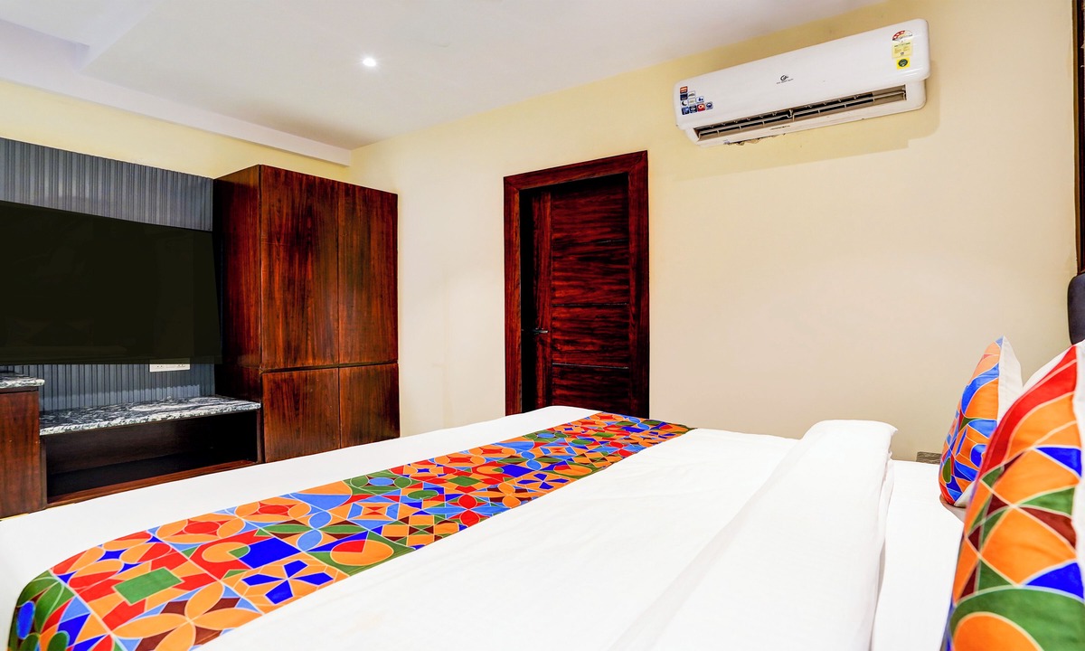 Azadpur Hotel | FabHotel D2 - Nr Ashok Vihar