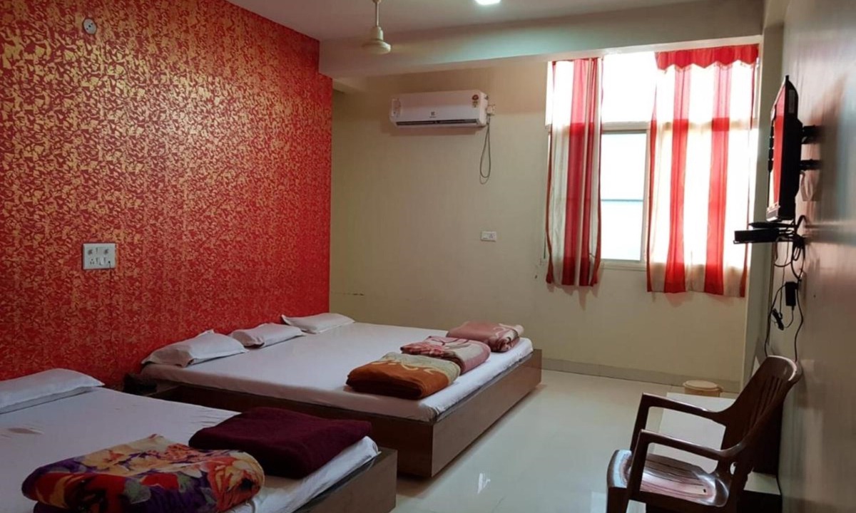 Maheshwar Hotel | New Hotel Shree Radha Krishna Palace