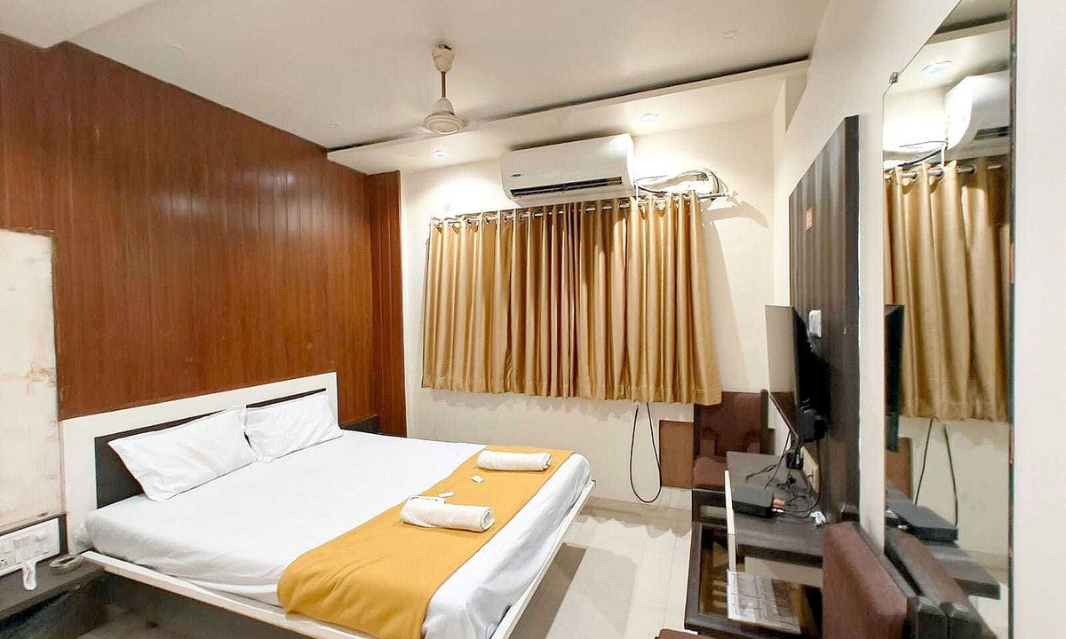 Kandiwali West House | Deluxe Sri Sai Regency