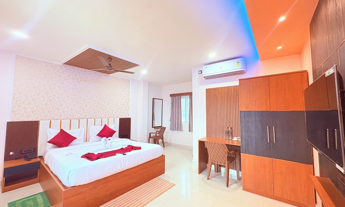 Puri Hotel | Puri Hotel Shri Sudama on Seven Hills Rd