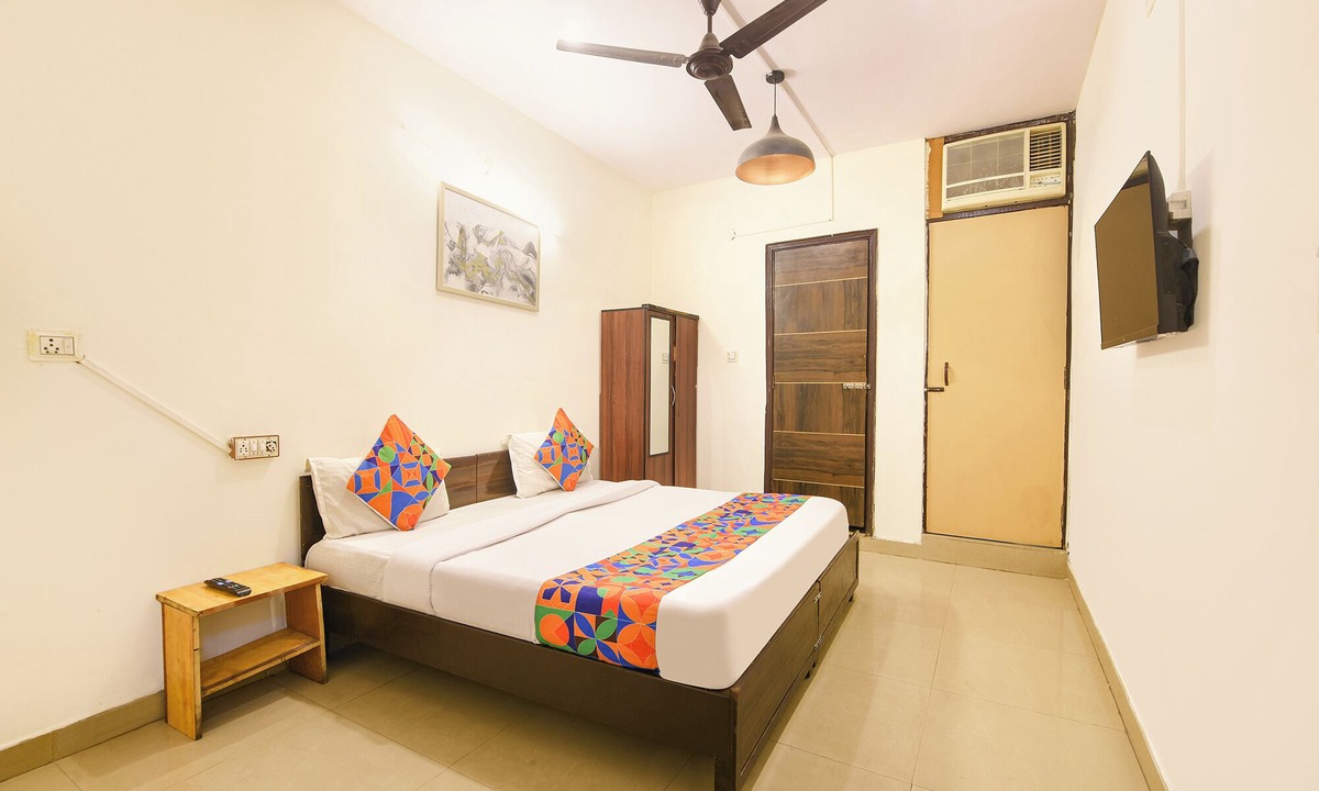 East of Kailash Hotel | Fabhotel Mohan Villa