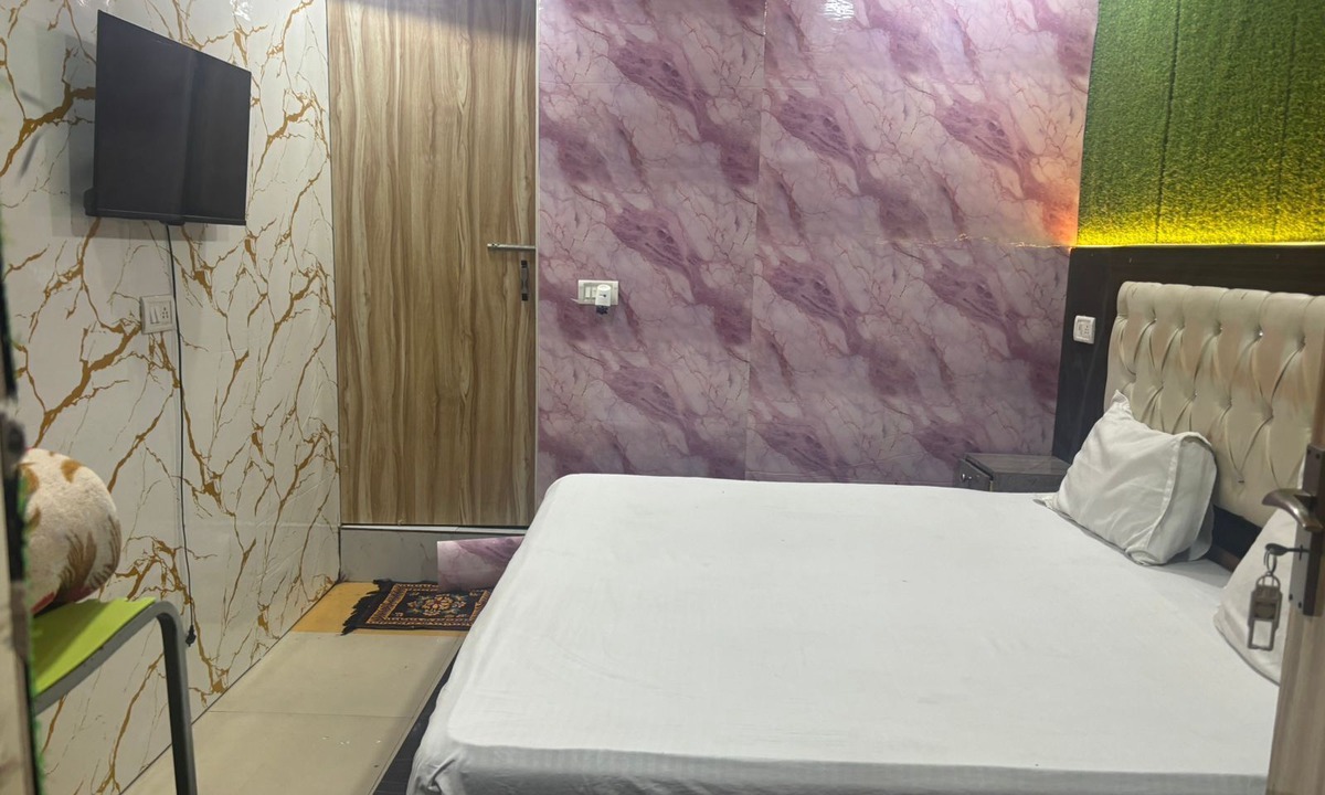 Indirapuram House | Hotel Youvraj Inn
