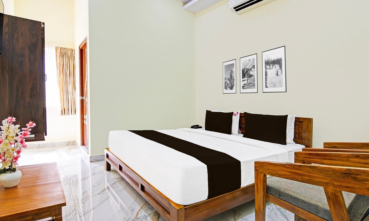 Dwaraka Nagar House | Deluxe Relax Resto Inn