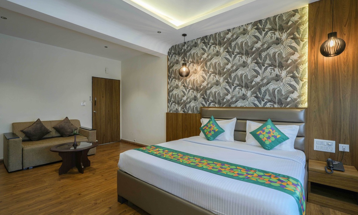 Adyar Hotel | Treebo Pappilon Palace - PVS Circle