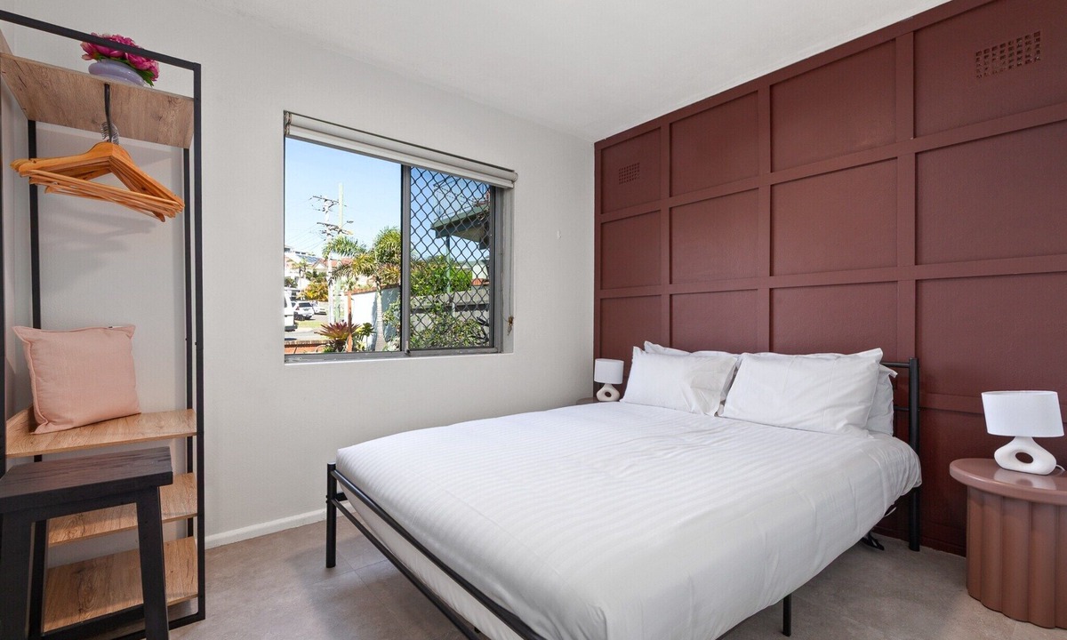 Curl Curl Apartment | Easy Beach Access from Tranquil Retreat